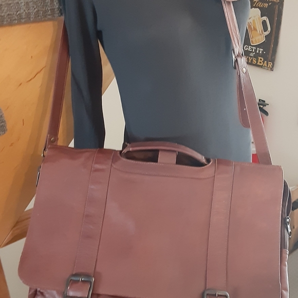 Vintage Unisex Brown Genuine Leather Crossbody Laptop/ Messenger Bag - Picture 2 of 8